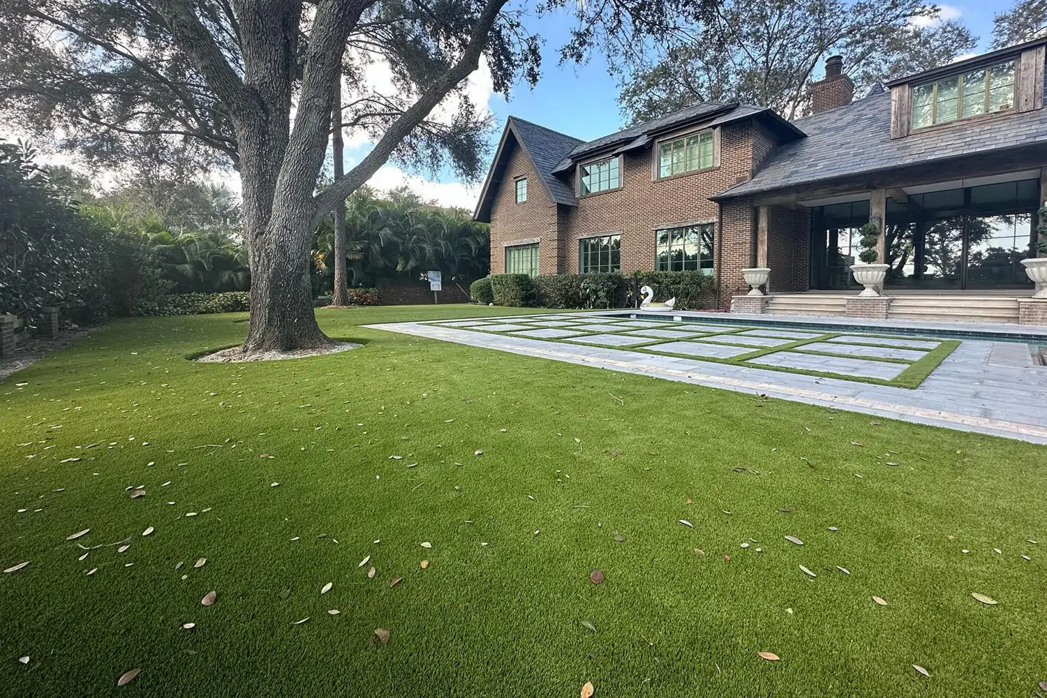 Artificial grass backyard installed by SYNLawn