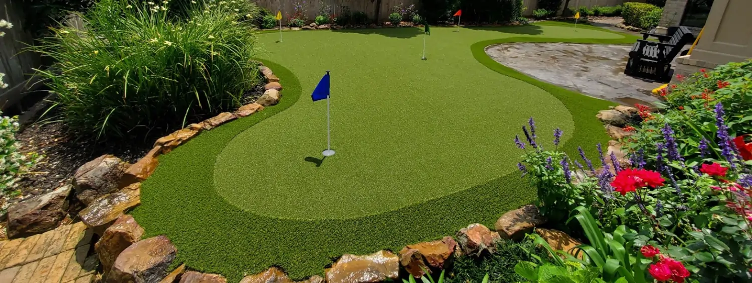 Backyard putting green installed by SYNLawn