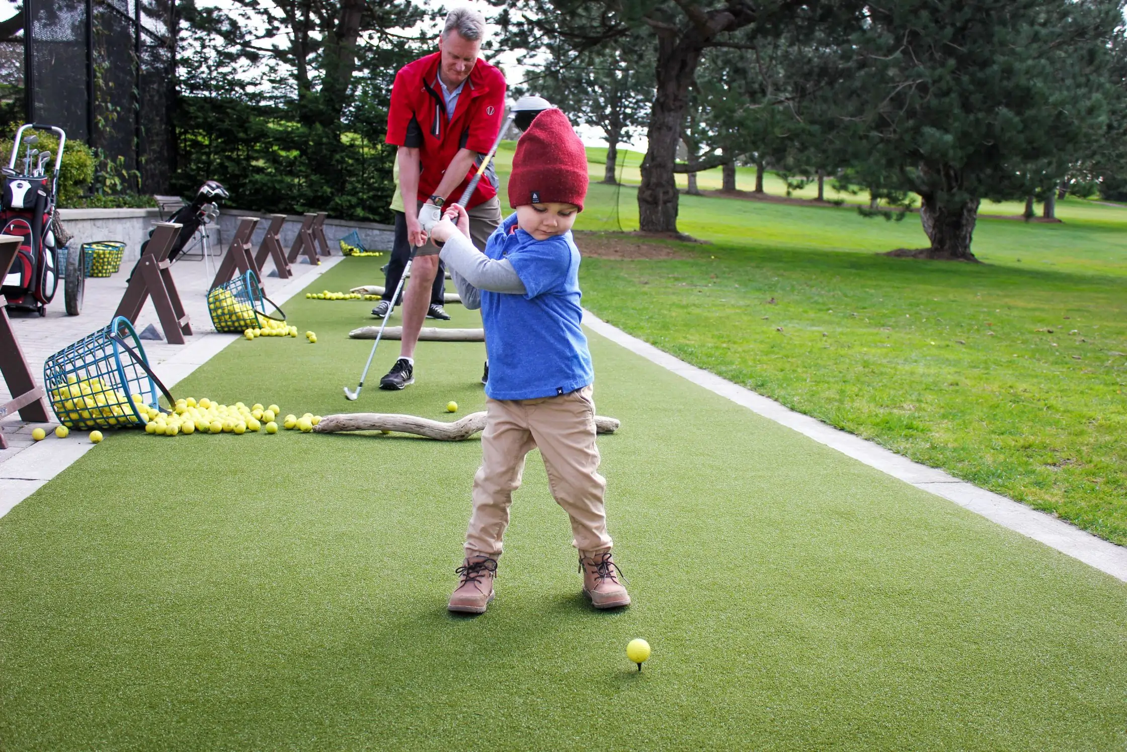 Child Playing Golf on SYNLawn Tampa Putting Green